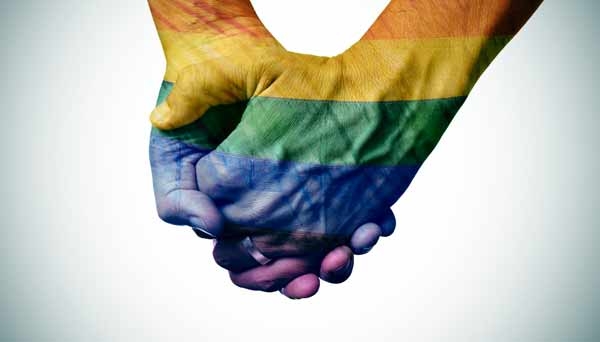 Le unioni civili sono legge, ma dividono