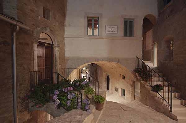 Postignano. V edizione de “Un Castello all’Orizzonte” maggio 2016  – gennaio 2017