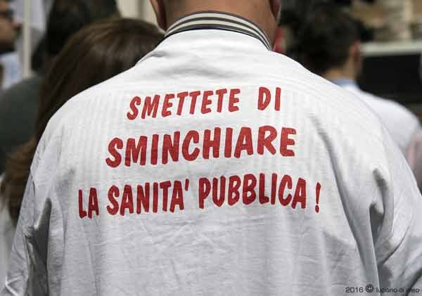 Sanità. Protesta contro la chiusura della Guardia medica. LE FOTO