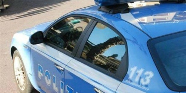 Roma. La invitano a bere e abusano di lei. Arrestati due romeni