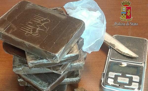 Roma. Sequestrati 7.500 dosi di droghe leggere, 2 arresti