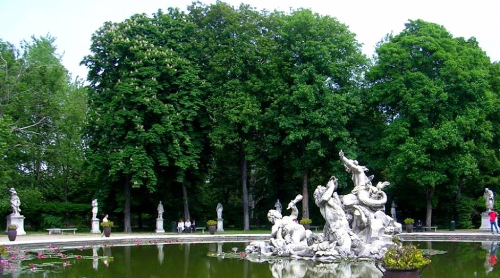 “L’Italia dei giardini”,  pubblicato dal Touring Club Italiano  presentato al Quirinale