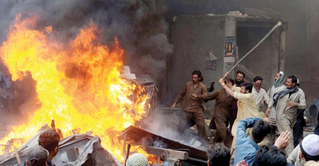 Pakistan: bruciata viva perchè rifiutava nozze, 5 arresti