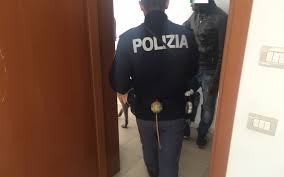 Ragusa, violenza sessuale su una migrante di 16 anni. Fermato bidello
