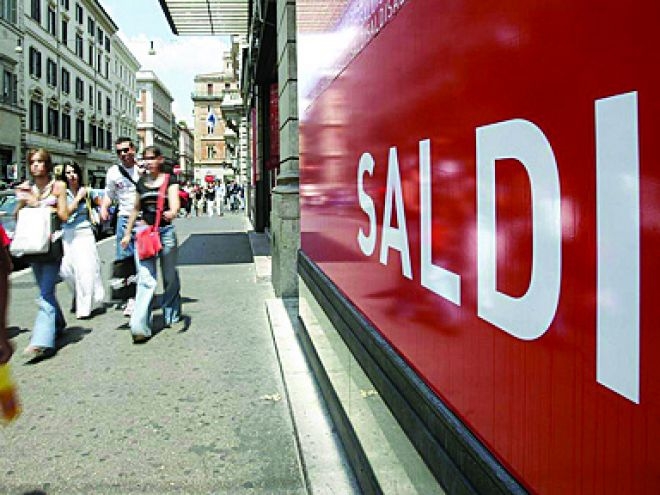 Saldi, solo una famiglia su tre approfitterà degli sconti