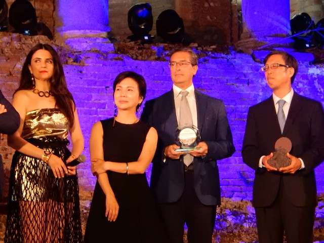Taormina moda. Faro di eleganza e bellezza