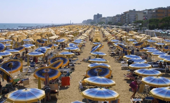 Tursimo. Ecco quanto costa una giornata al mare