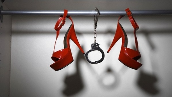 Sesso sadomaso con minori in cambio di soldi e ricariche. Arrestato pedofilo 49enne