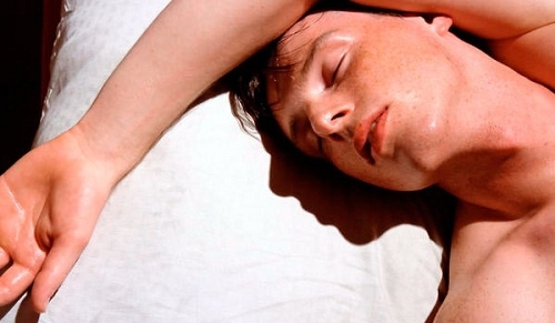 Il caldo in sopportabile tiene sveglio 12 milioni di italiani, Ecco i trucchi per dormire