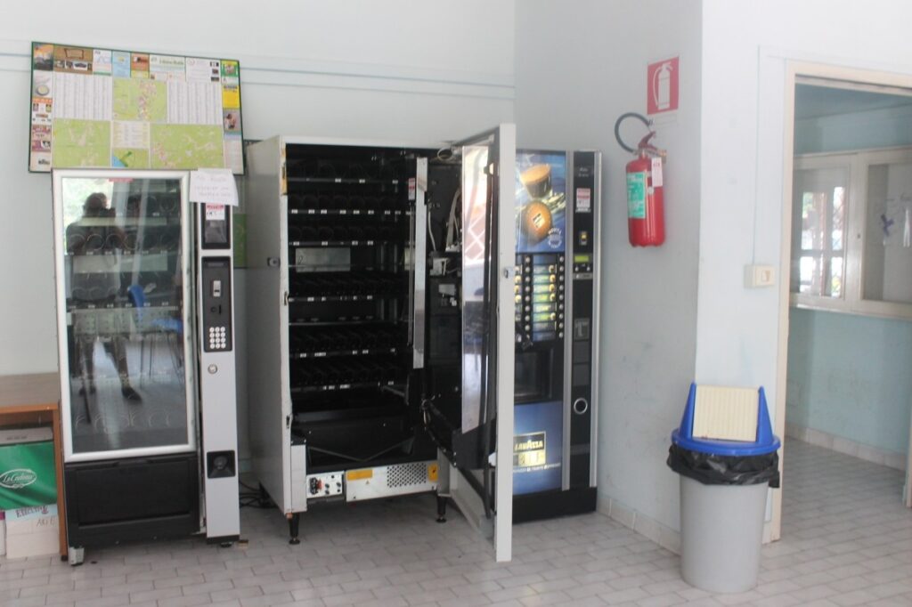 Scuola. Ora nei distributori yogurt, latte e snack a base di frutta