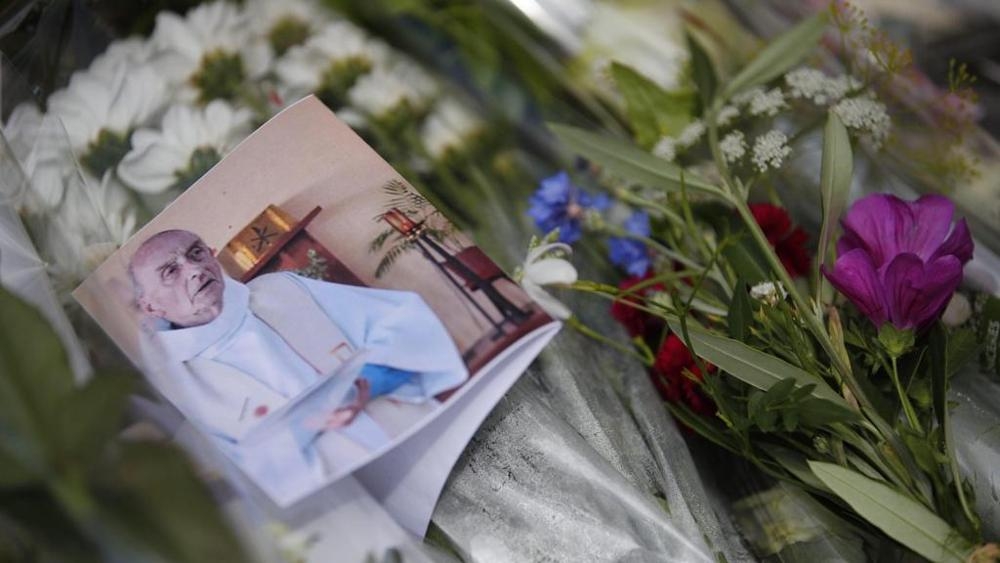Francia: messa Rouen per padre Hamel, decine di musulmani nei banchi