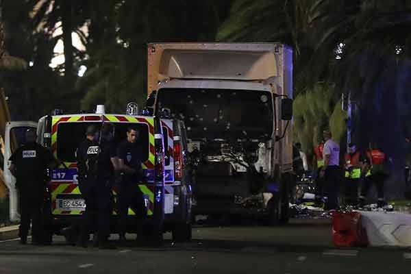 Attentato Nizza. Le terribili immagini video