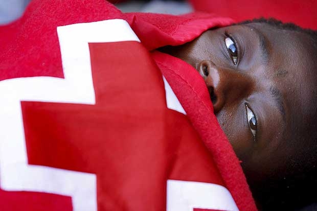 Una nave della Croce Rossa per soccorrere i migranti