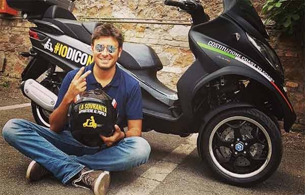 Di Battista in scooter coast to coast per dire no al referendum sulle riforme costituzionali di Renzi