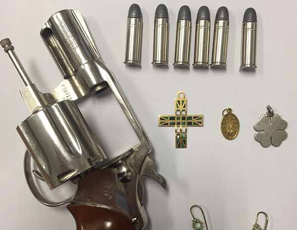 Roma. Polizia revolver e gioielli proventi da furto. Denunciati 3 minorenni