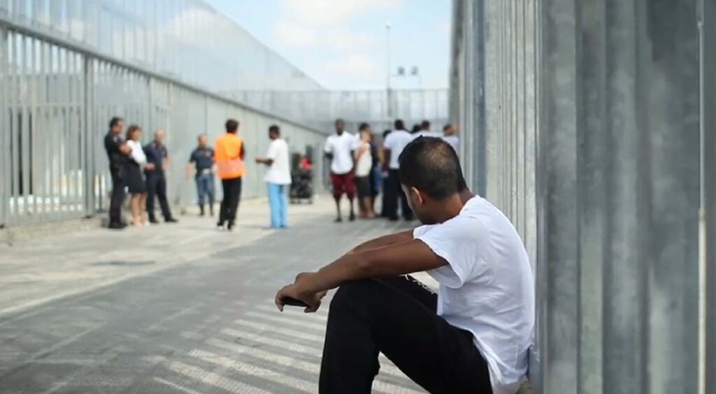 Siamo davvero invasi dai migranti?
