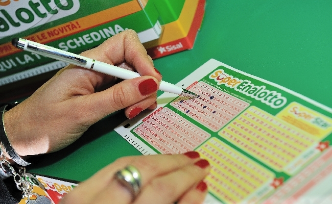 Superenalotto: jackpot a 116,7 milioni attira giocate, +43,4% incassi