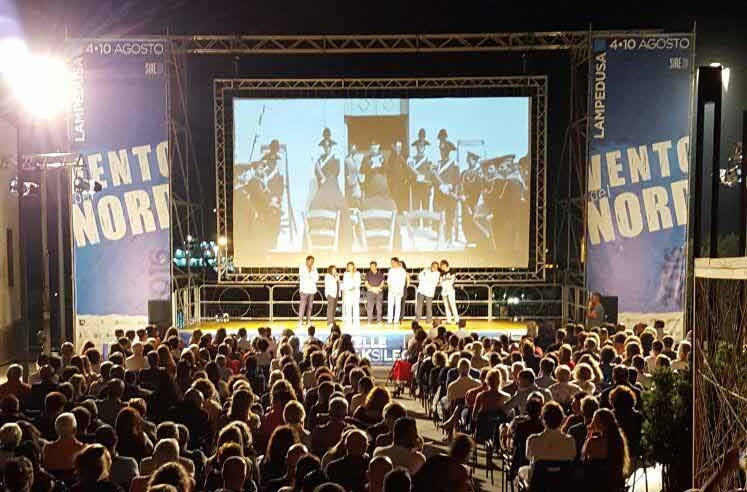 Il vento del nord. Tutto esaurito al debutto di Lampedusa cinema