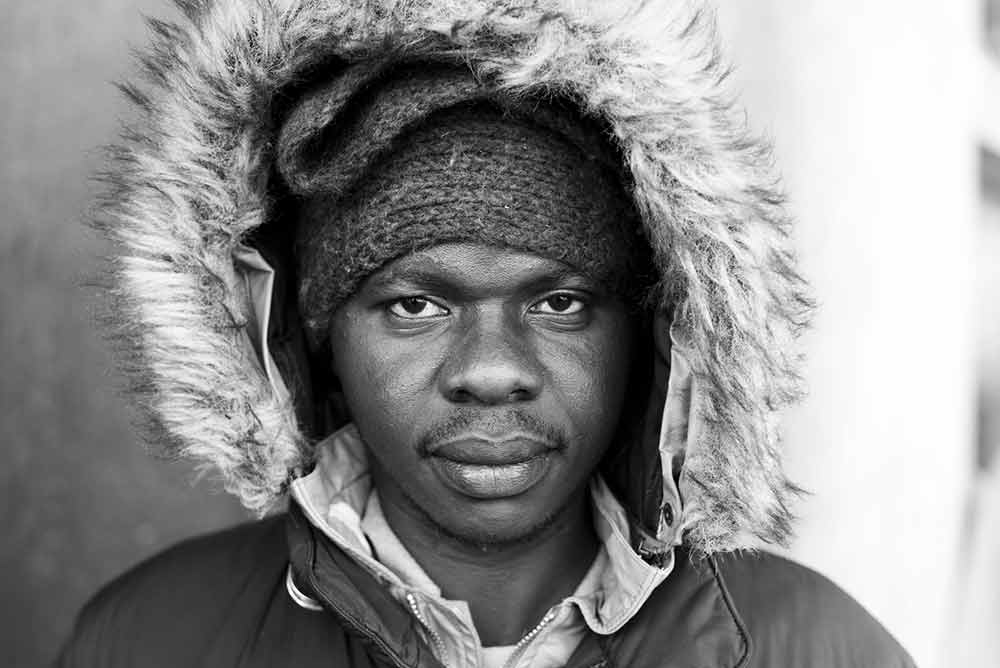 Fotografia. L’orgoglio dell’Africa tra i binari della stazione di Crotone