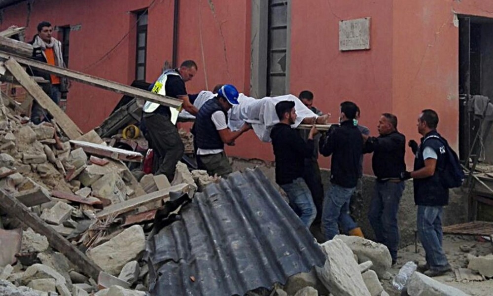 Terremoto centro Italia. Si scava sotto le macerie