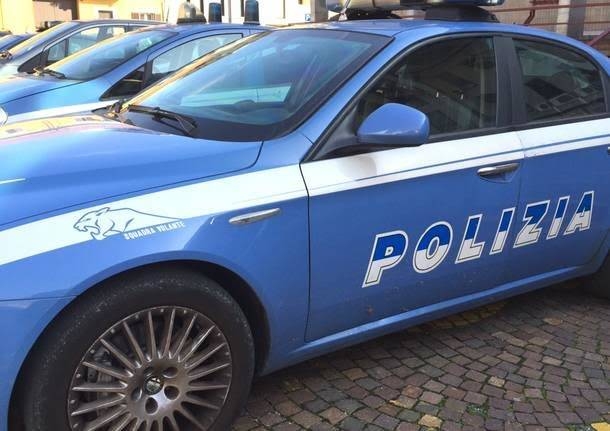 Roma. Ruba generi alimentari minacciando dipendenti con vetro rotto. Arrestata