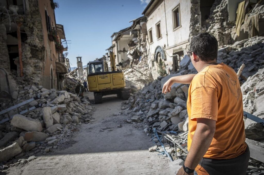 La ricostruzione post-terremoto tra mafie e corruzione: la lezione che non vogliamo apprendere