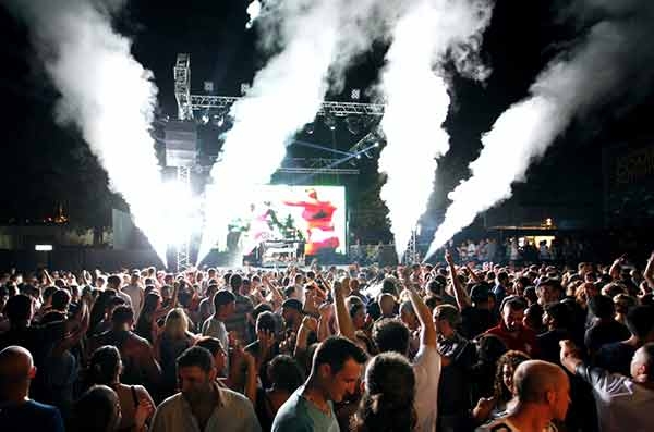Paura al Gay Village, centauro armato apre il fuoco