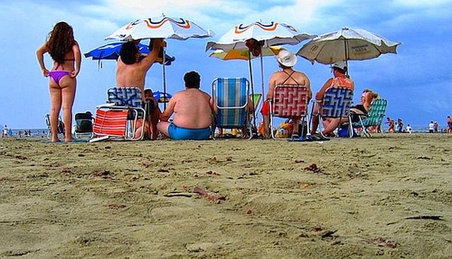 Estate. In spiaggia addio alla fettina panata,  boom di macedonie e insalate