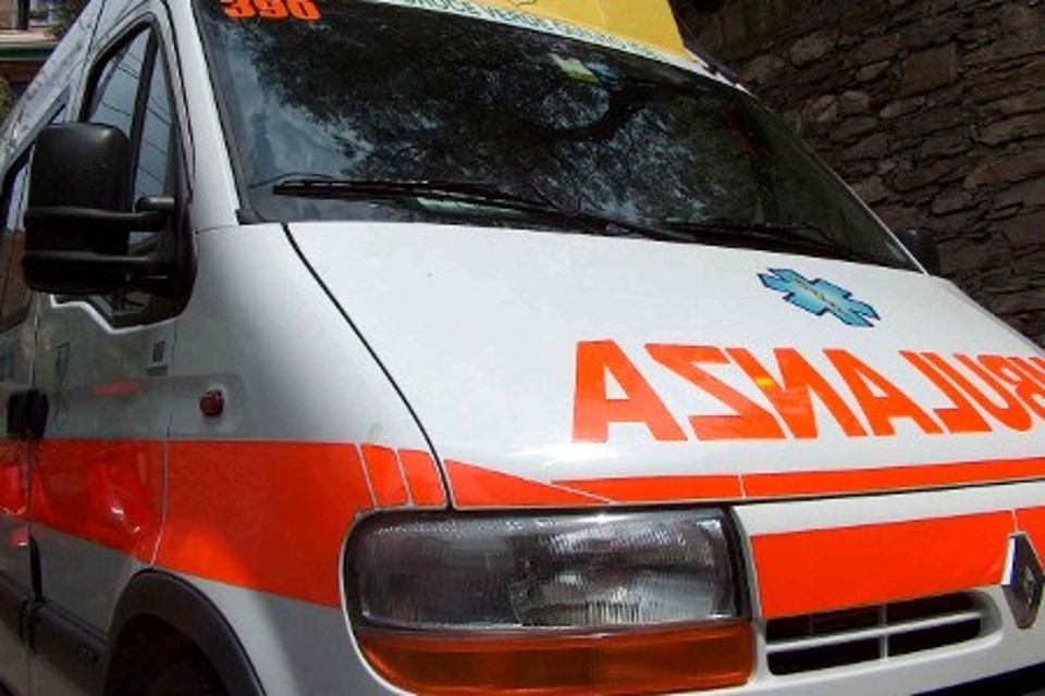 Bimbo di 8 anni si ferisce in casa e muore dissanguato