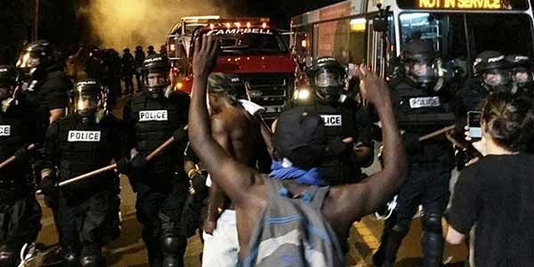 Usa. Afroamericano ucciso. Rivolta a Charlotte