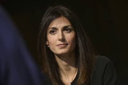 Raggi su Facebook ai giornalisti: “Mi fate pena”
