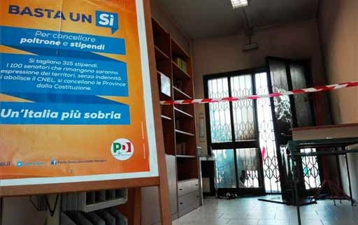 Attentato incendiario nella sede del circolo Pd Modena