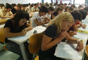 Basta corruzione e nepotismo.L’università è un diritto per tutti
