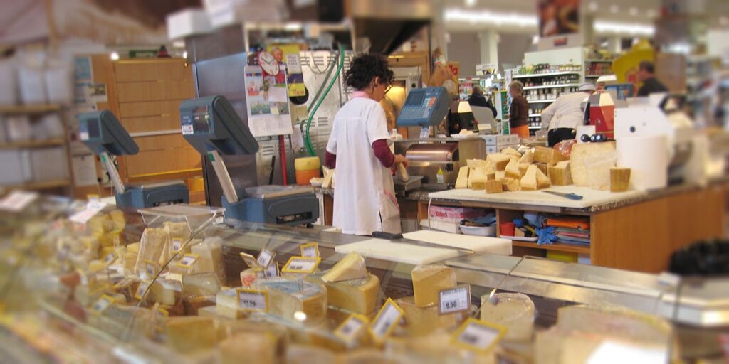 Comsumi in calo, dopo la contrazione di 72,2 miliardi dal 2012 al 2015