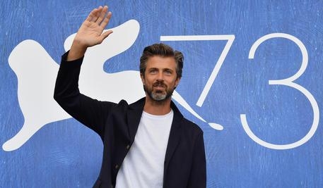 Venezia 73. “Tommaso”, galleggiante alla deriva