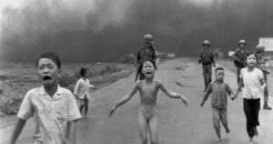 Facebook, la foto censurata fa scattare la protesta
