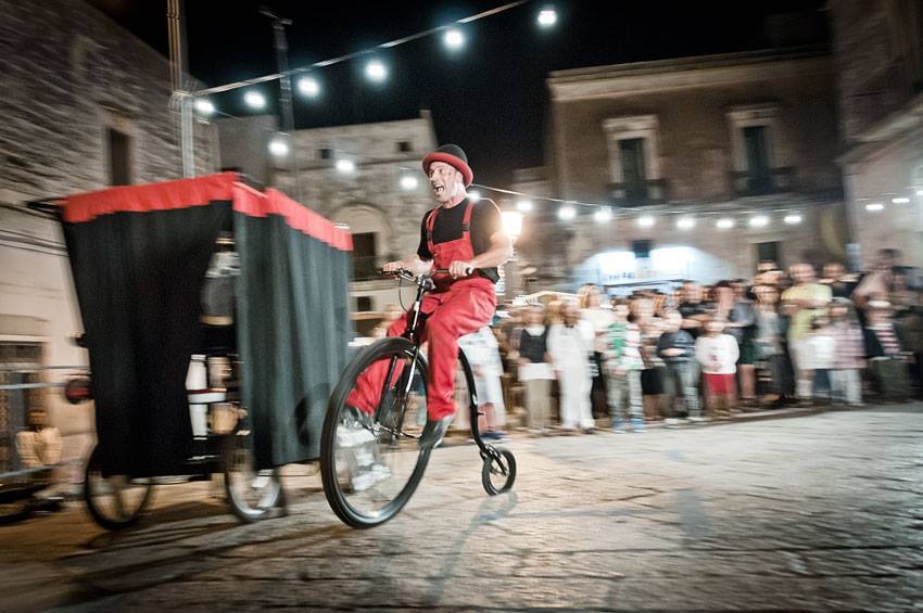 Appello alle istituzioni: difendiamo gli artisti di strada