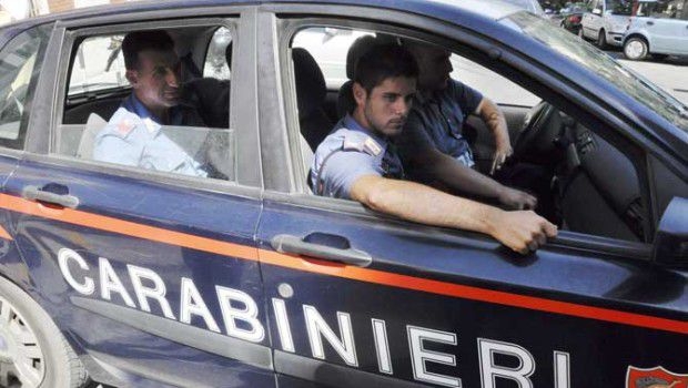 Subiscono un furto e si fanno giustizia da soli. Arrestati padre e figlio