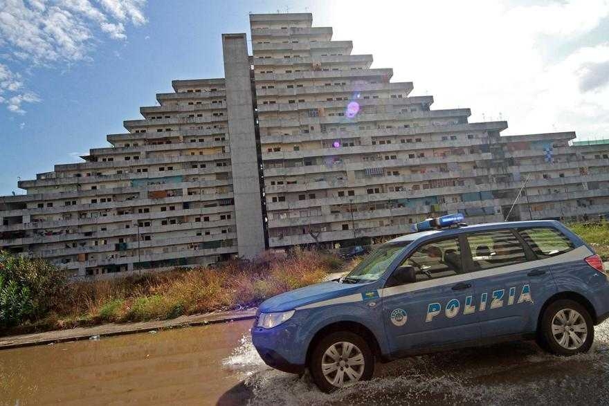 Scampia. Sequestrati 1800 dosi di droga. In manette coppia di pregiudicati