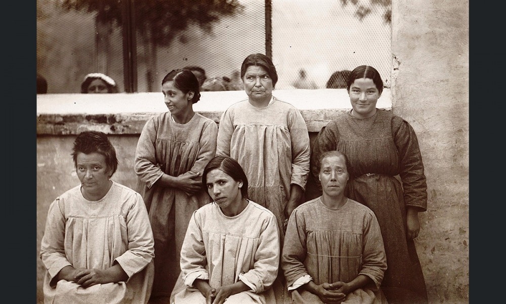 Donne in manicomio nel regime fascista, immagini e documenti sulle donne ricoverate durante il periodo fascista