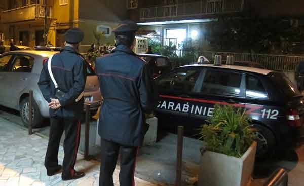 Ha strangolato il padre e si è consegnato ai carabinieri