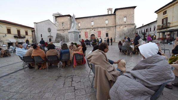 Terremoto: nonostante le difficoltà, la popolazione rimane a Norcia