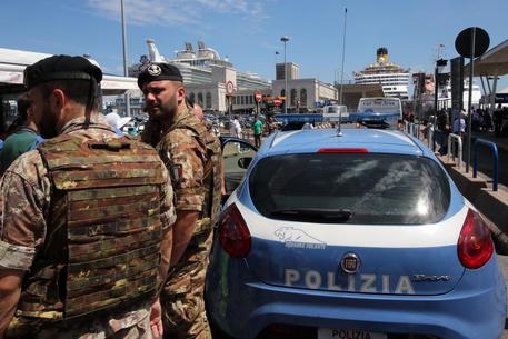 Incita sui social camorra e Isis. In casa aveva micce e inneschi, arrestato