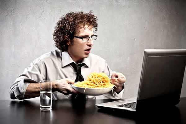 Internet. La cosa di cui parlano di più gli italiani è il cibo
