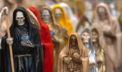 In Messico donne truccate da Sacra Morte contro il femminicidio