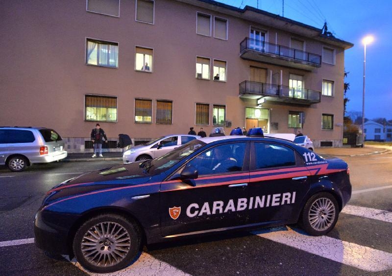 Chiudono inquilina morosa e figlia fuori casa, denunciati i proprietari