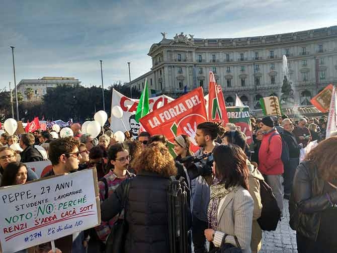 Referendum. Parte il corteo del popolo del NO. FOTO