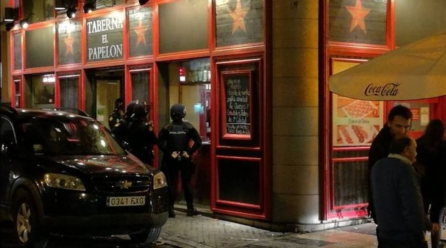 A Siviglia hooligan violenti feriscono gravemente tifoso Juve