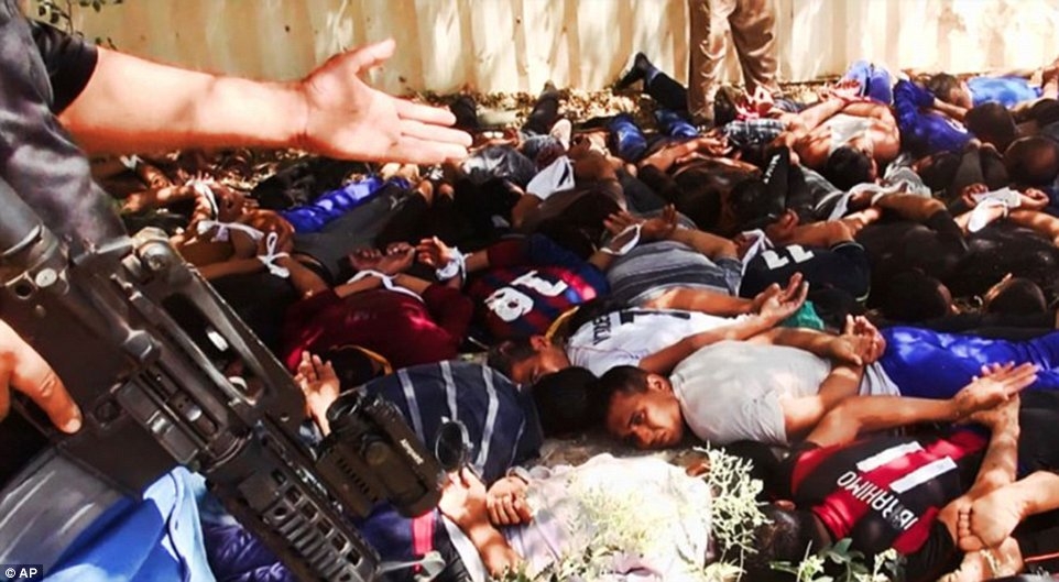 Iraq: 52 giovani uccisi a bruciapelo da Isis in collegio Mosul