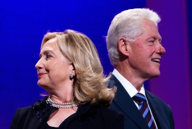 Usa, scatta la campagna contro i Clinton